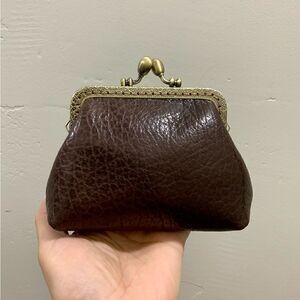 Vintage Handsewn Genuine Embossed Leather Kisslock Clutch/Wallet/Wristlet
